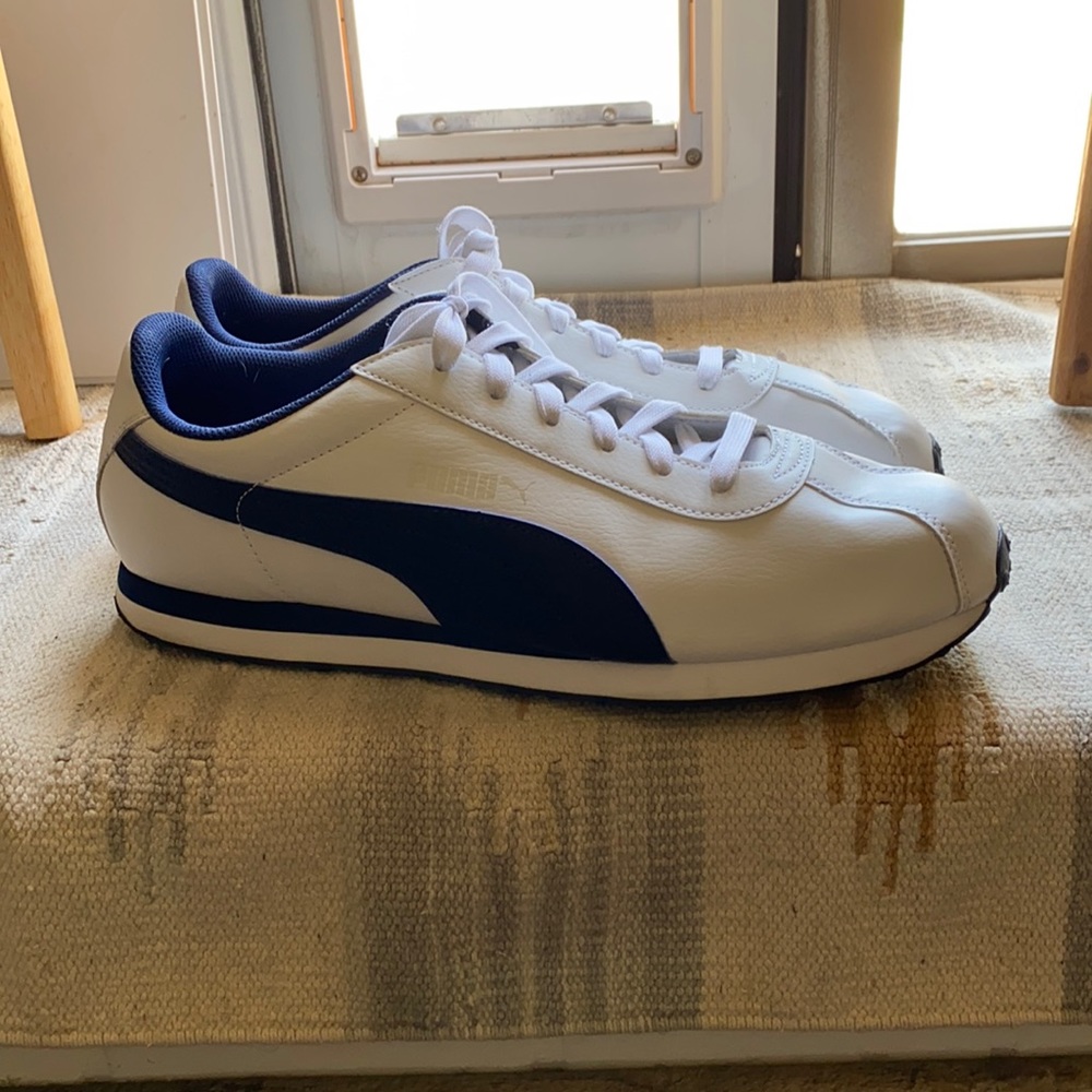 Men’s pumas size 14